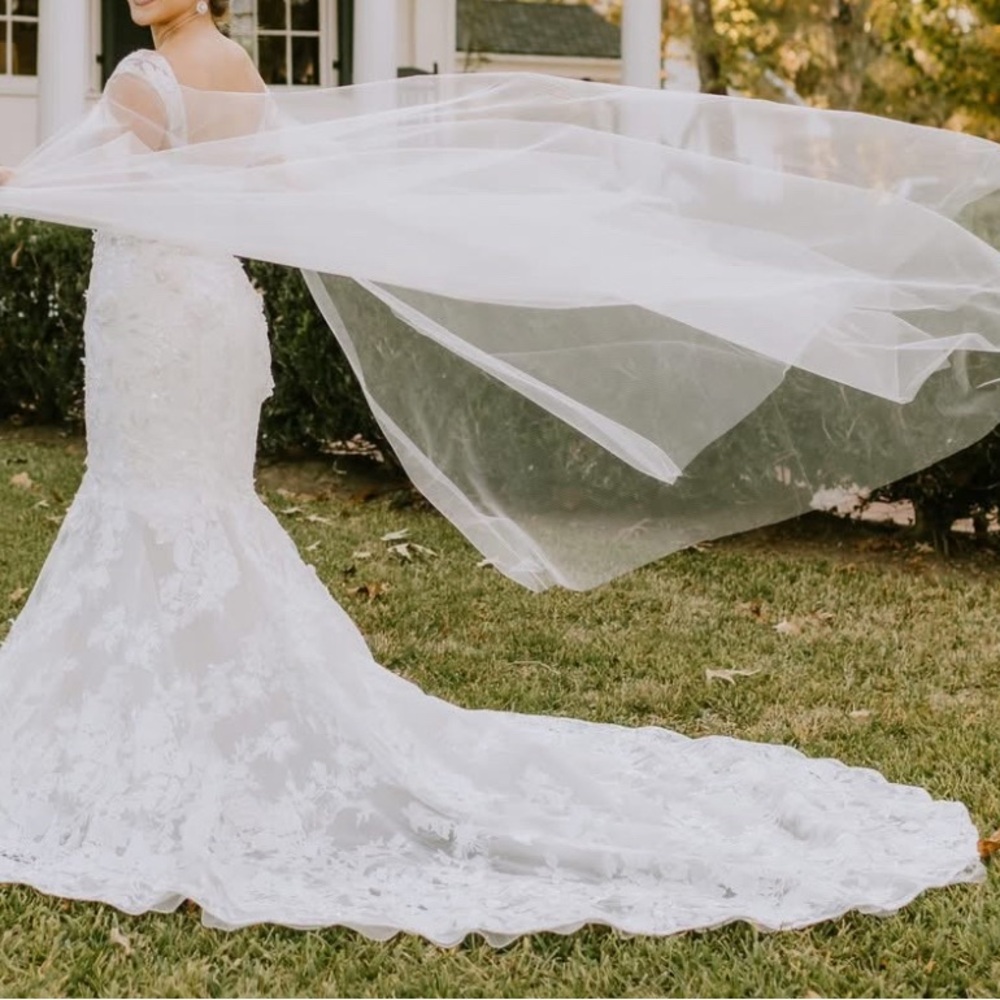 Elegant White Lace Wedding Dress